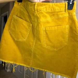 Yellow Forever 21 Skirt 🤩 SIZE MEDIUM